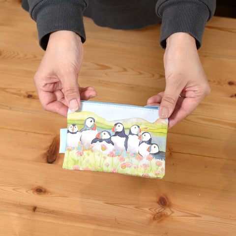 ミニポーチ Puffins in Flowers